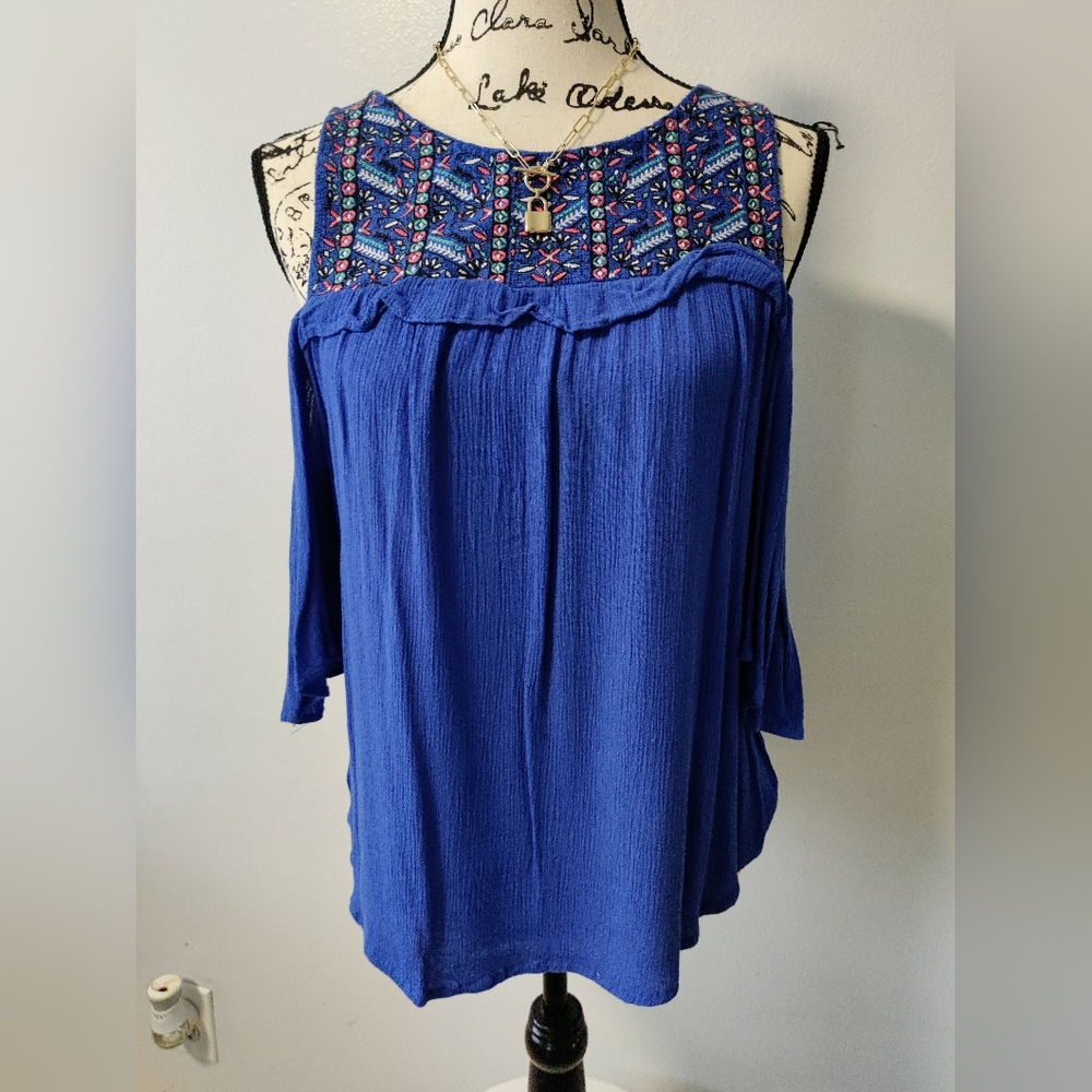 Junior's xhilaration off shoulder blue top, size medium euc
